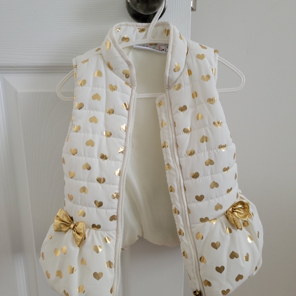 Puffer vests with two little bows in front. Size 24months. - Picture 2 of 4